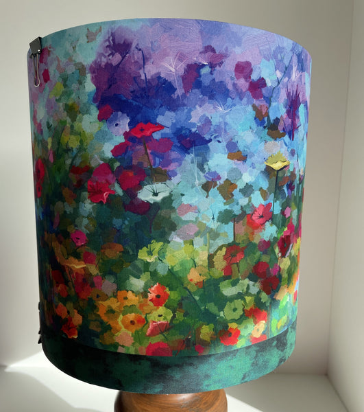 Green border of the panel fabric on a 25 cm x 25 cm lampshade