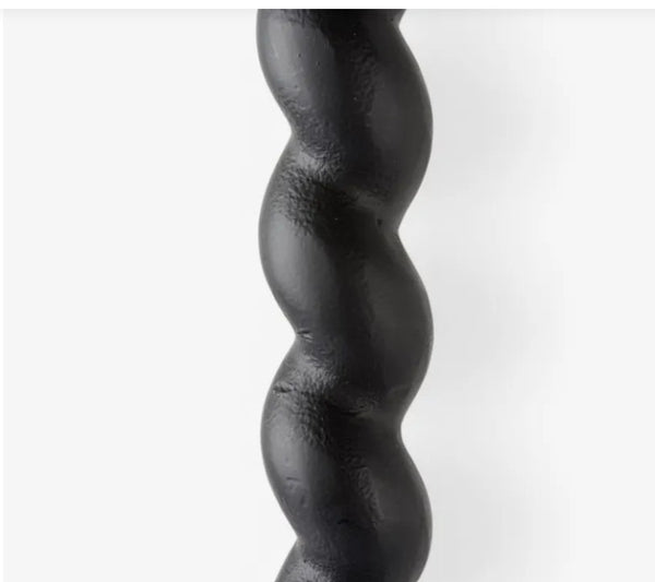 Close-up of the textured black finish on the twisted aluminium lamp stem